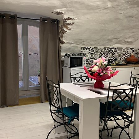 Dans Le Charme De La Pierre Apartment ลา การ์ด ภายนอก รูปภาพ